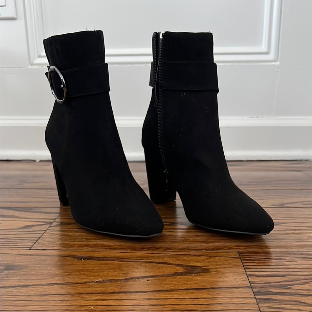 JONES|NEW YORK Black Ankle Boots
